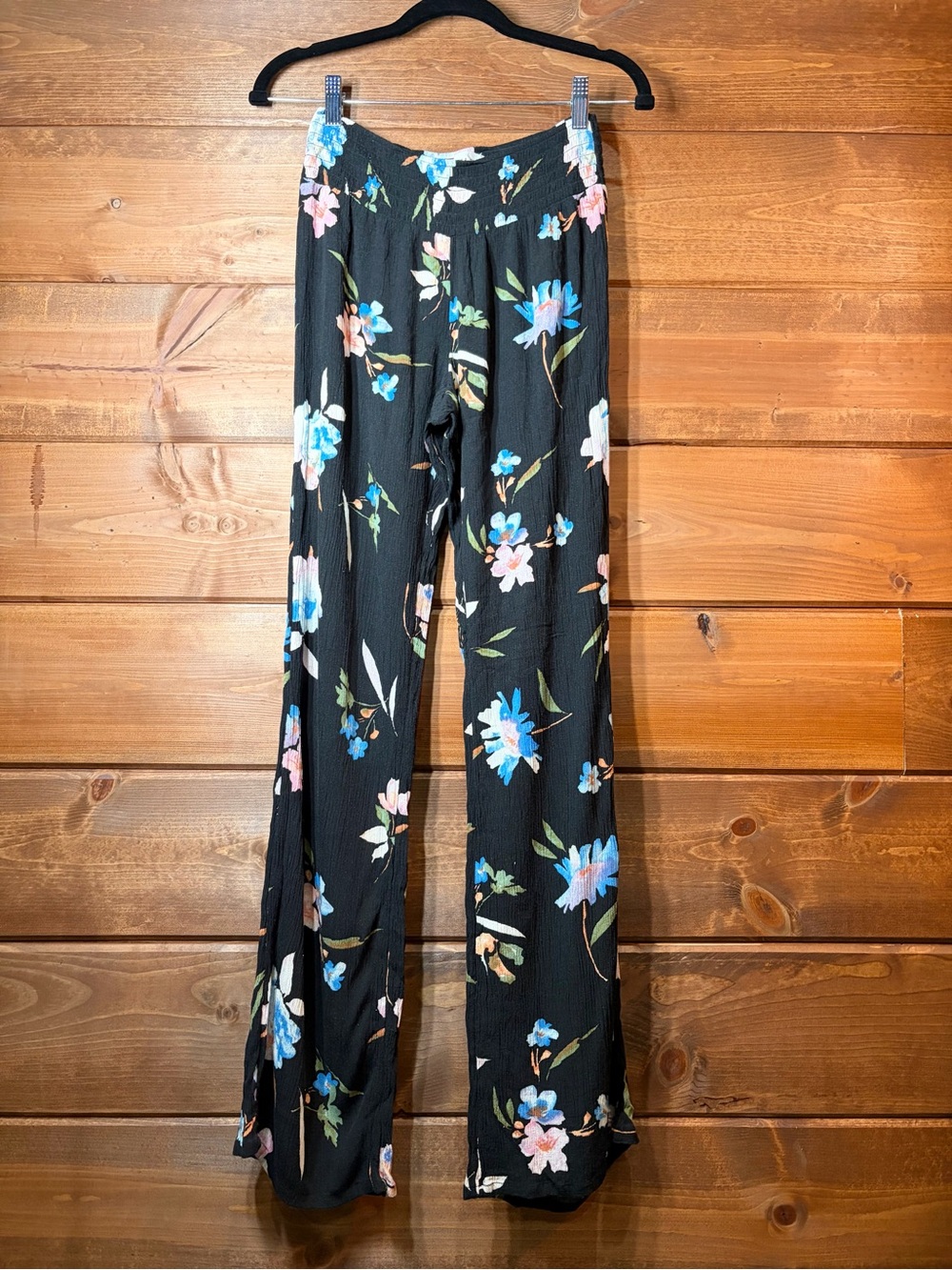 O'Neill Black Straight-Leg Pants with Blue & Pink Floral Print Size Small 💕🖤